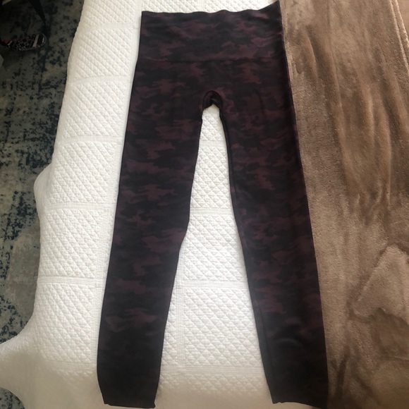 COPY - SPANX Look At Me Now Seamless Leggings -XL - Picture 2 of 3
